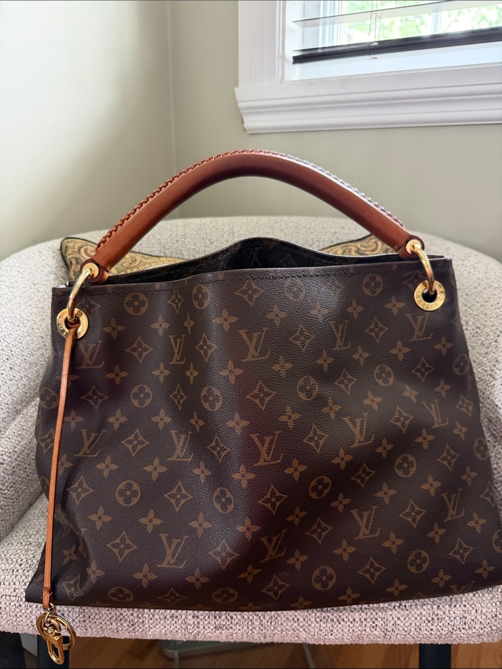 Louis Vuitton Artsy Monogram Canvas Shoulder Bag with Vachetta Handle
